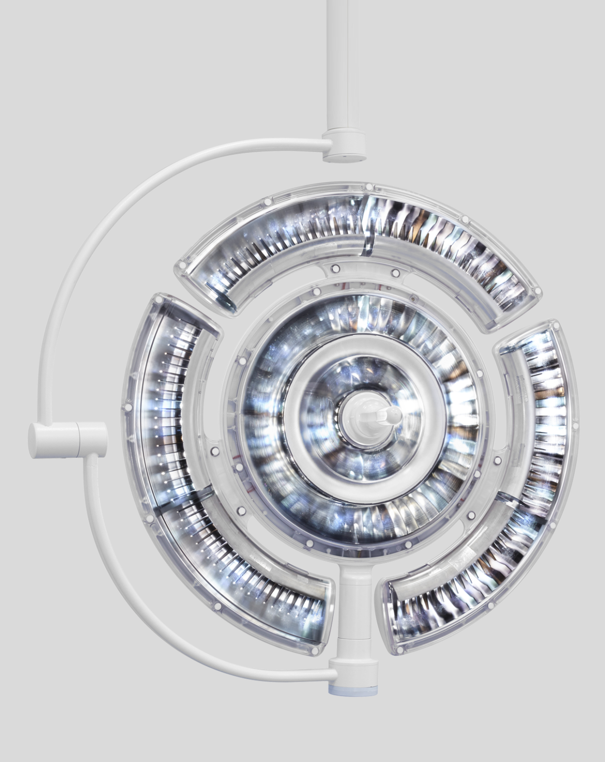 With the surgical lamps of the UNICA series, RIMSA has achieved the complete elimination of the main-beam effect.<br />
Unique offers a deep light, layered and, above all, that does not dazzle. The reflection passes through a screen with a roughness index such as to stratify and collide the light beam.